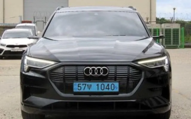 인천저신용중고차할부 e-트론 55 콰트로 매물 사진 20 - 2023/03 42,152km